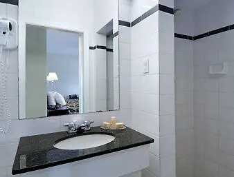 Hotel Days Inn By Wyndham Vancouver Metro