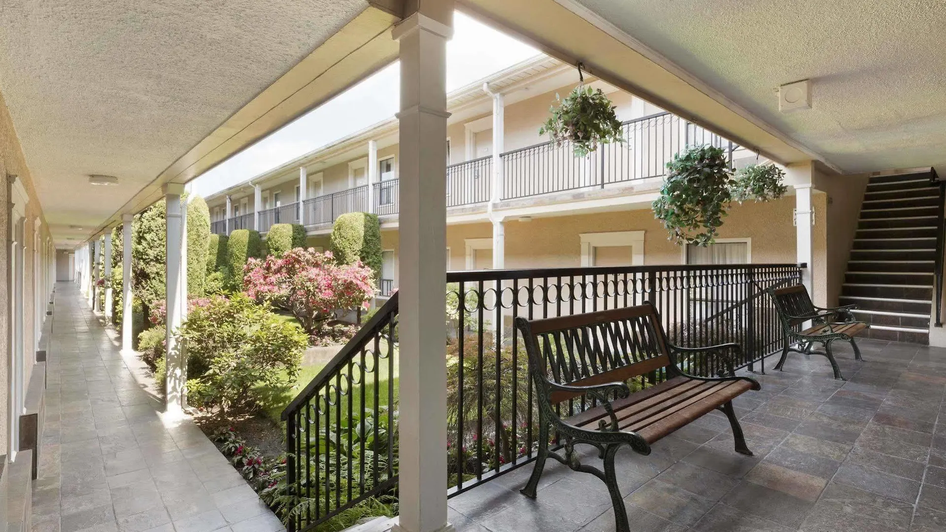 Days Inn By Wyndham Vancouver Metro 2*,  Canada