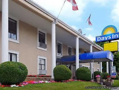 Days Inn By Wyndham Vancouver Metro