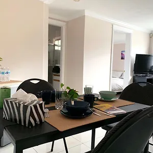 Villa Perfect Location - Tidy & Comfy 5 Mins To Skytrain & Restaurant & Banks, 2 Stops To Metrotown, 5 Stops To Downtown, Vancouver