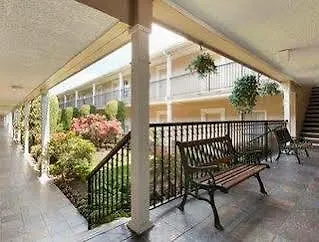 Days Inn By Wyndham Vancouver Metro 2*,